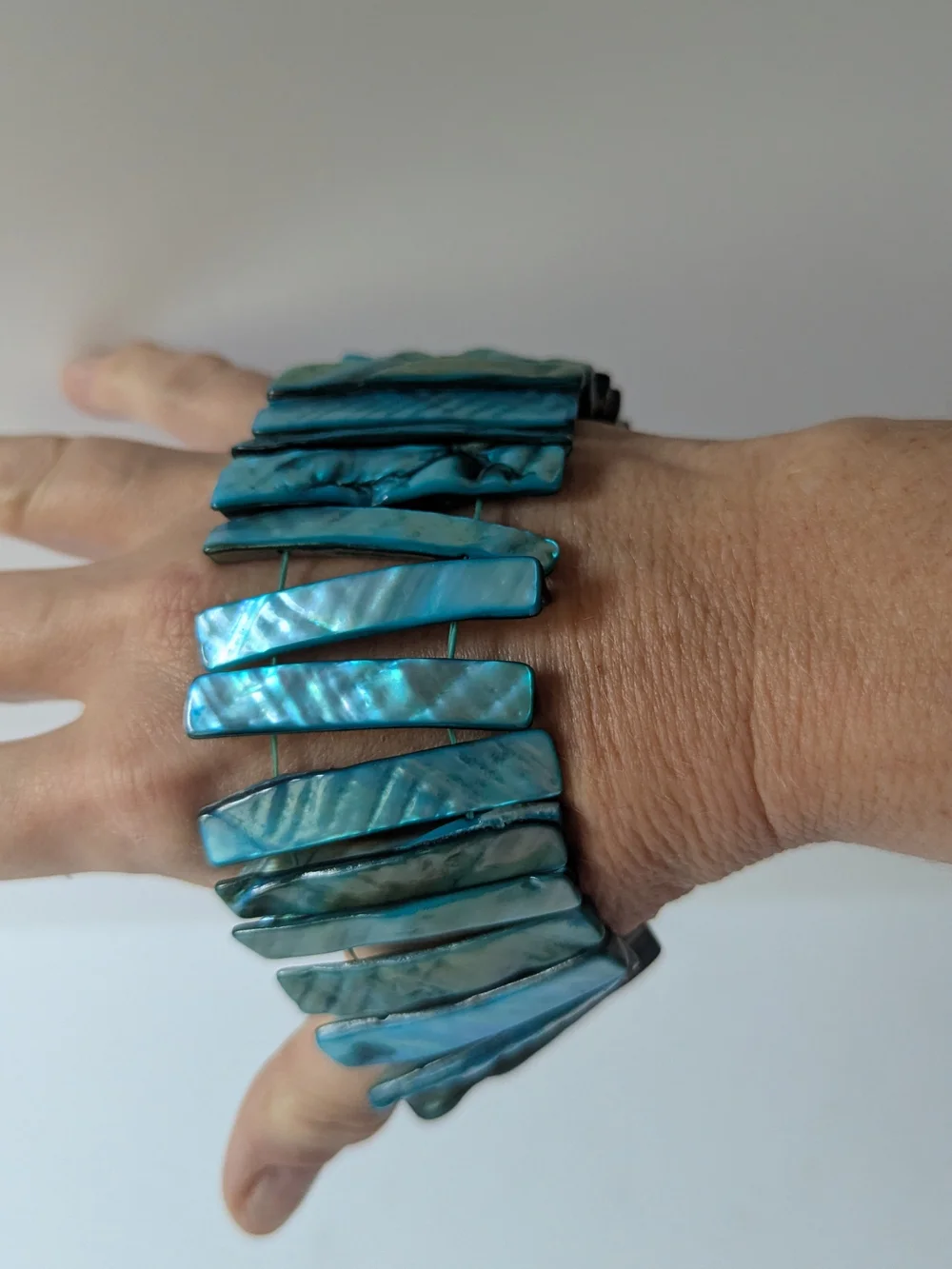 Turquoise Blue Shell Chip Stretch Bracelet